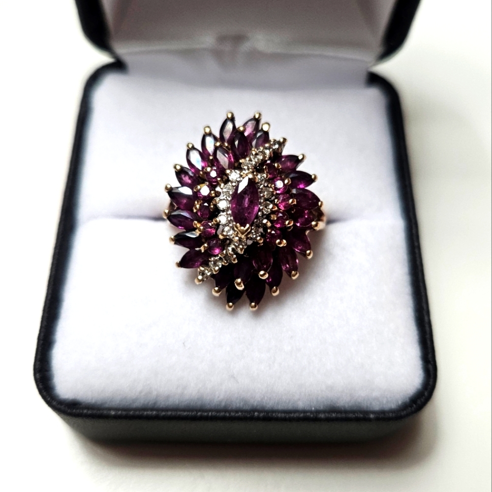 Beautiful ring 10kt Amethyst and diamonds.
